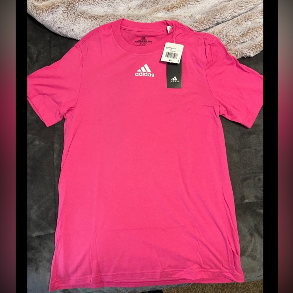 Adidas tee 🩷